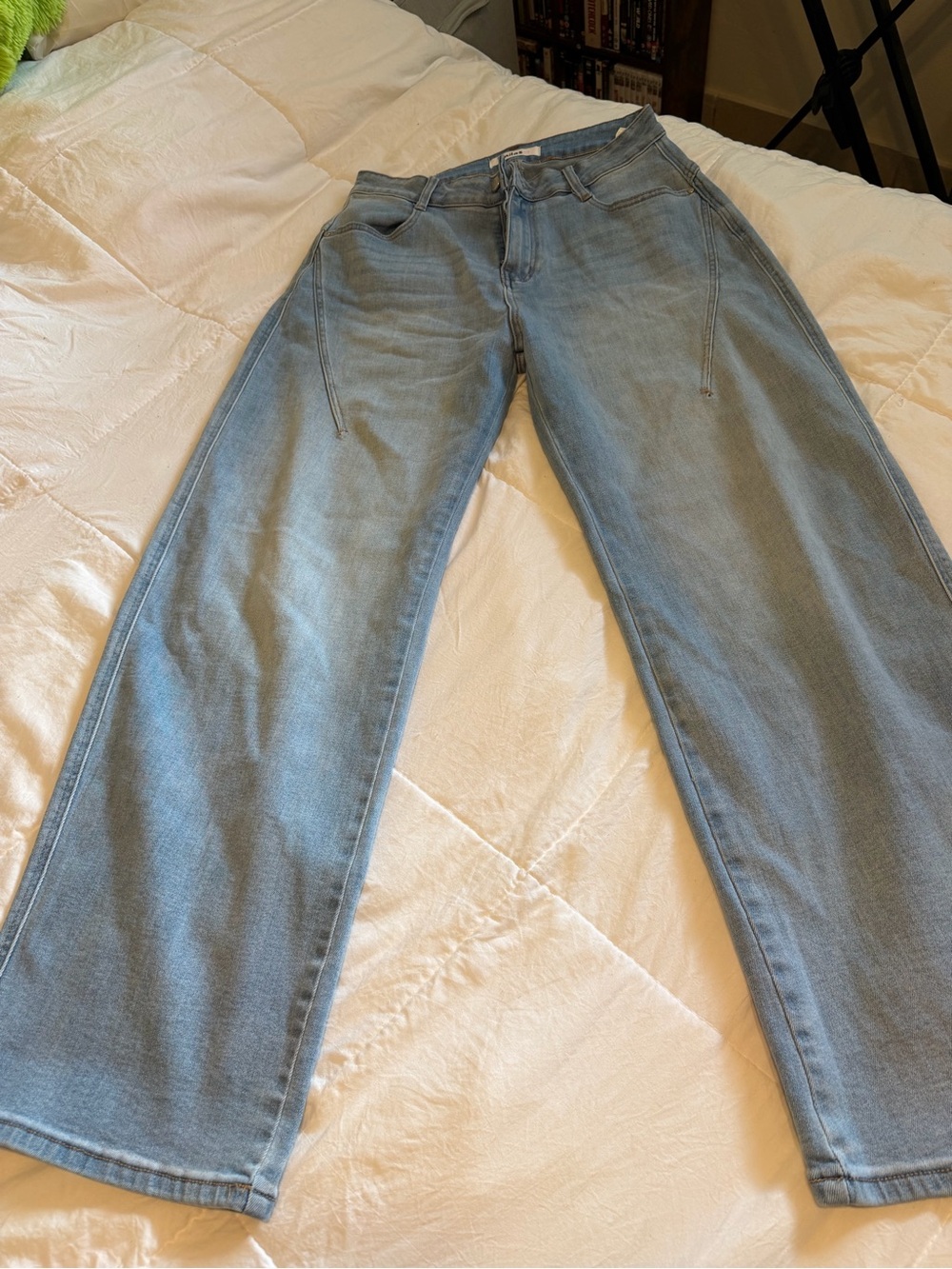 Women’s Straight Leg Jeans in Light Blue
